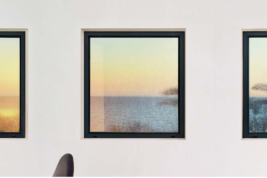 Janela de correr em alumínio com folha oculta