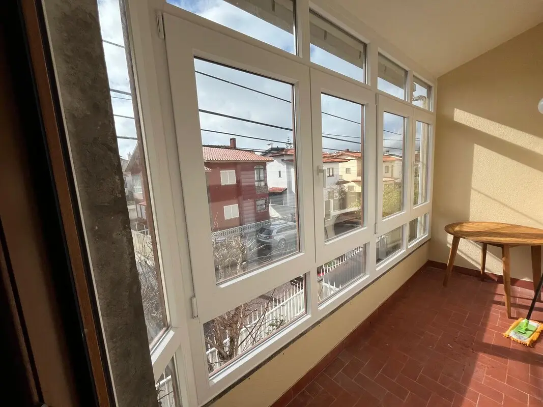 Envidraçamento de varanda em PVC num apartamento